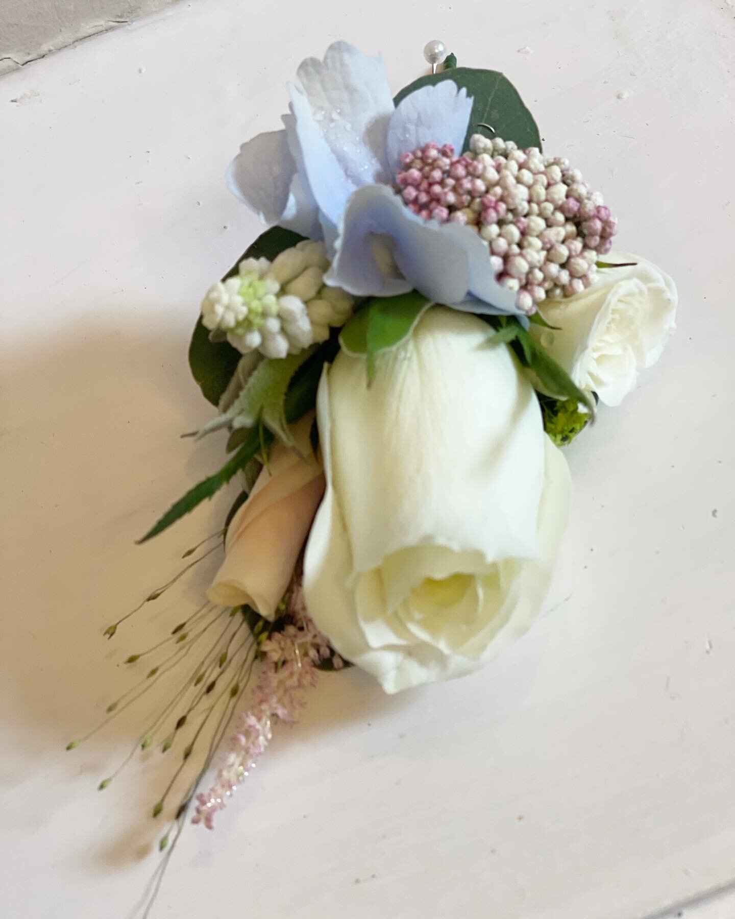 Boutonni&egrave;res and corsages for last Sunday&rsquo;s wedding of Ella &amp; Finlay at beautiful @bartlehallhotel #boutonnieres #bartlehallwedding #lancashireweddingflorist #weddingfloristlancashire