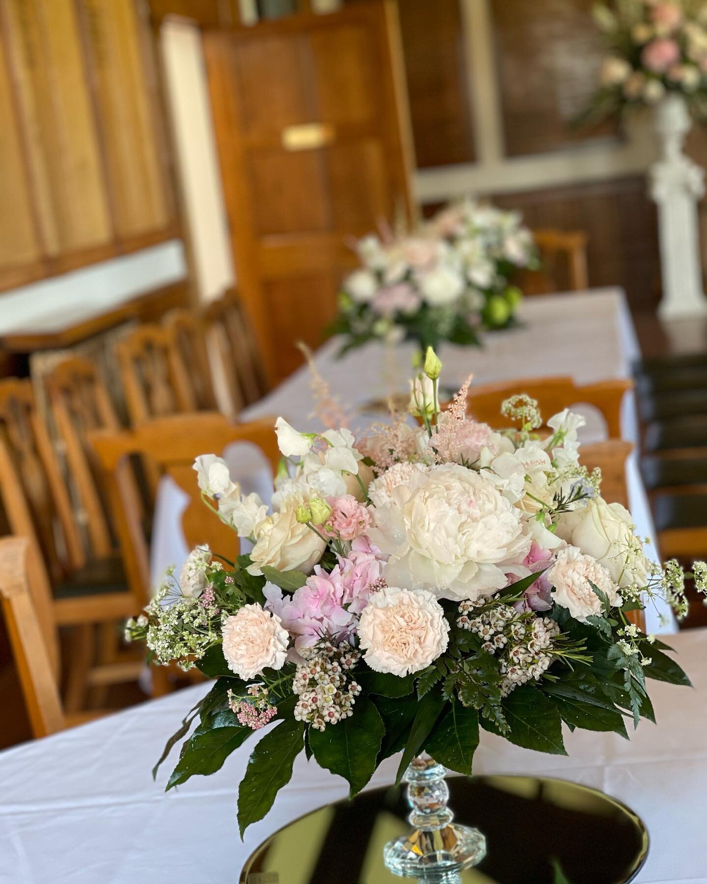 Over at @royallythamgolf fresh Peonies, Roses, Sweet Peas and Hydrangeas dressed the dining tables for Joe &amp; Camilla&rsquo;s wedding celebration, they were married during the Covid pandemic when guest numbers were limited to 30 so two years later