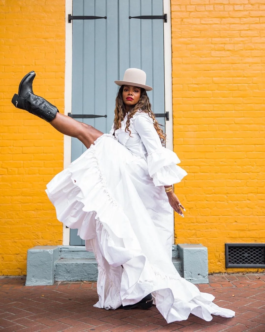 Cleo TV_Gina Williams_Via_taibeau.JPG