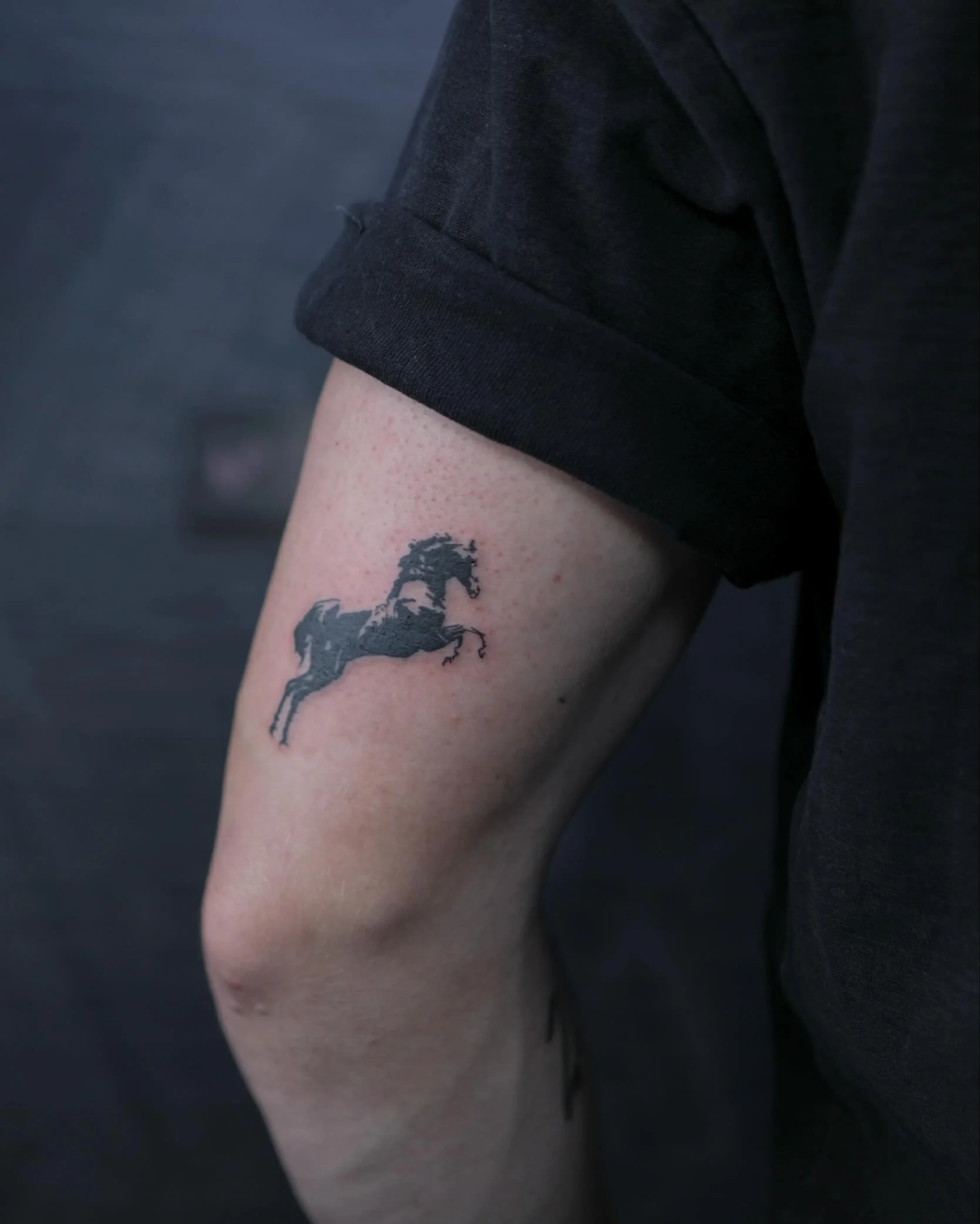 ◾️Thank you both for coming to our studio. It was truly lovely to have you back.◾️
◾️Design: @flacoflores___ ◾️
◾️If you&rsquo;re interested in a specific design, we&rsquo;ll be happy to guide you through the process. You can bring us your idea &mdas