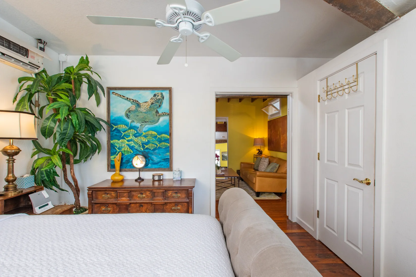 AirBnb-SRQ-Unit2-web-7099.jpg