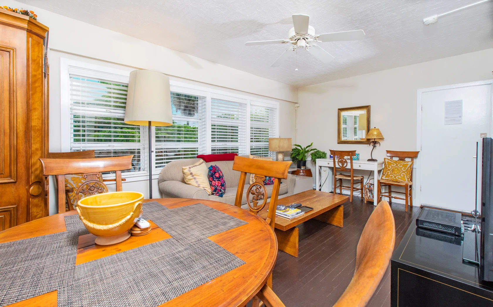 AirBnb-SRQ-Unit5-web-7565 copy.jpg
