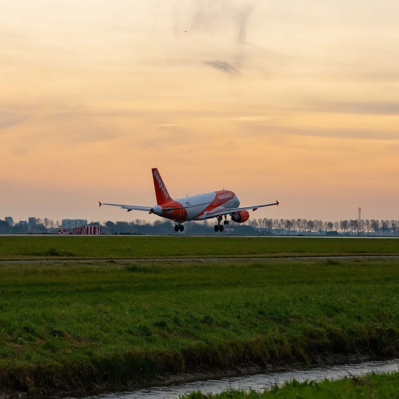 Aviation industry has missed all but one of 50 climate targets in the 21st century