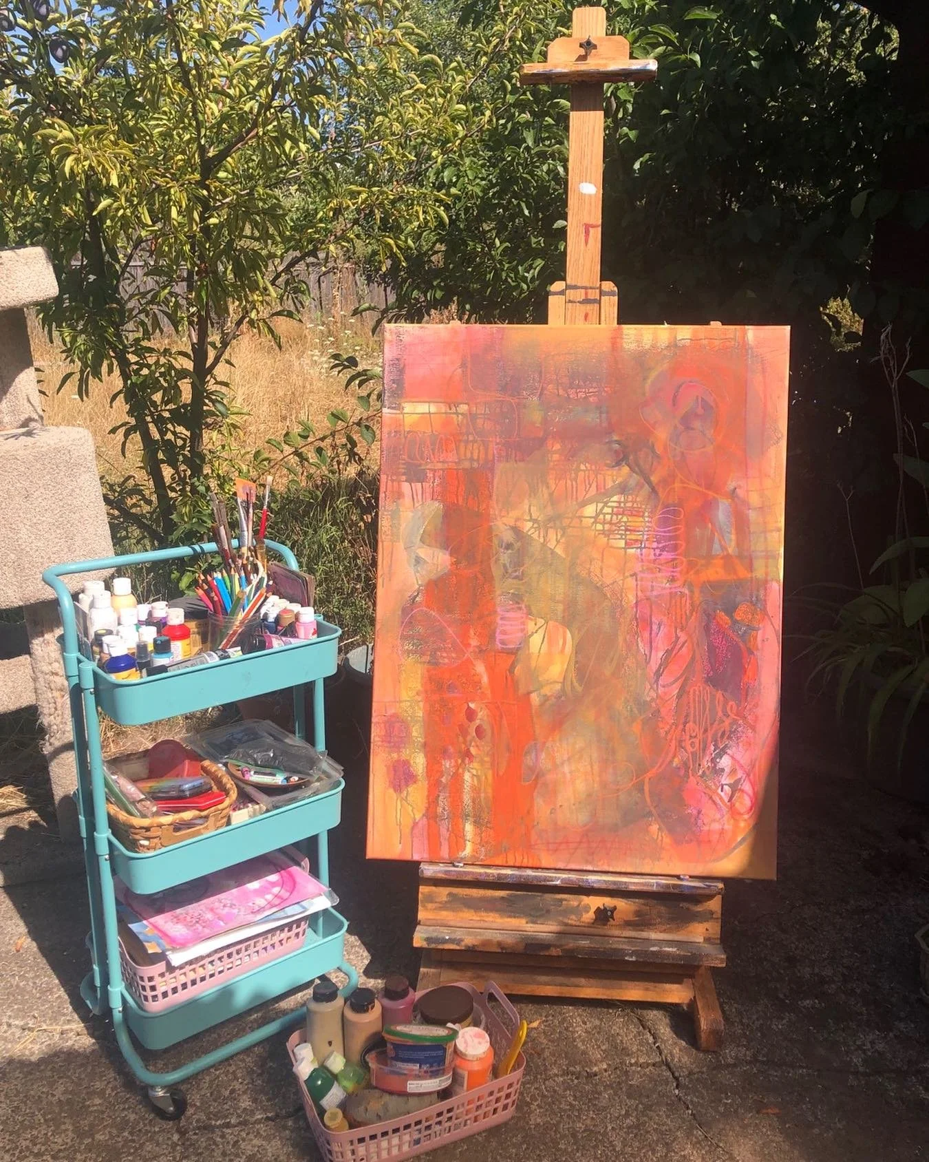 New Abstract Art Painting in progress on my easel.. in my outside art studio&hellip; ☀️ 🌿

30 x 40 on my way to 10 new large scale paintings, dropping soon ! 

Building up my Layers, Layers and more Layers .. just like me ! I go through so many emot