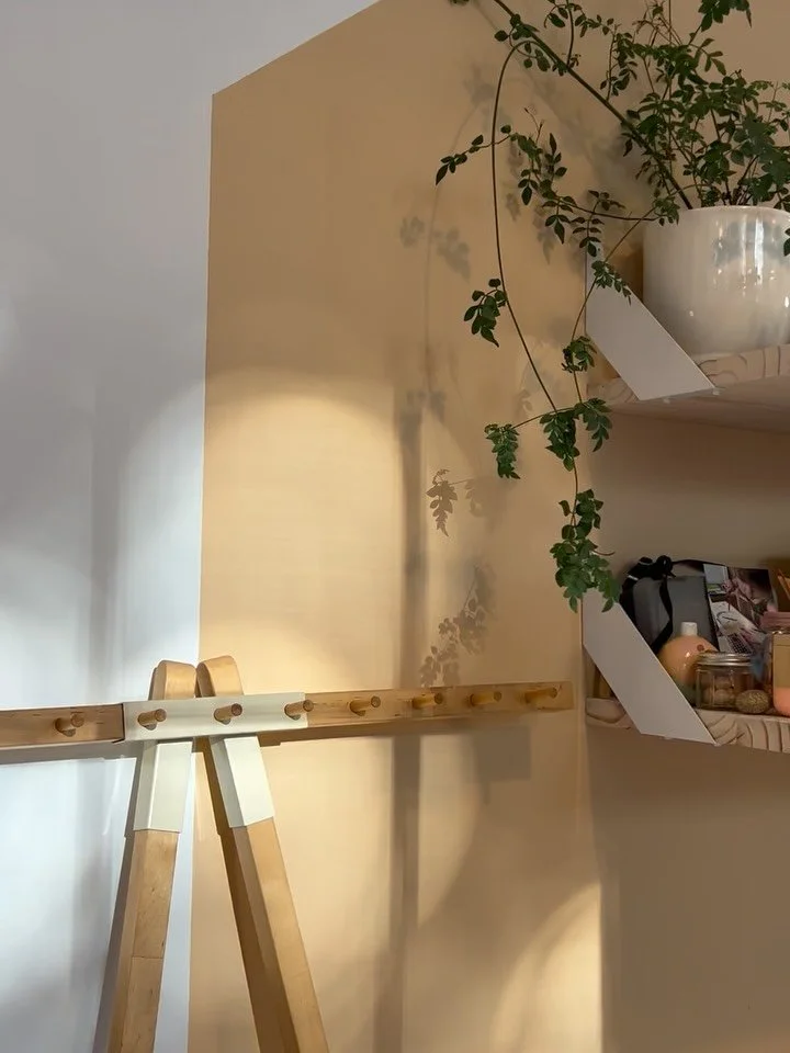 Trying to find moments of stillness and pause, peace and mundane joys as the world rages around us. I am go beyond grateful for this studio space and the work I get to do. Thanks for being here with me. ✨