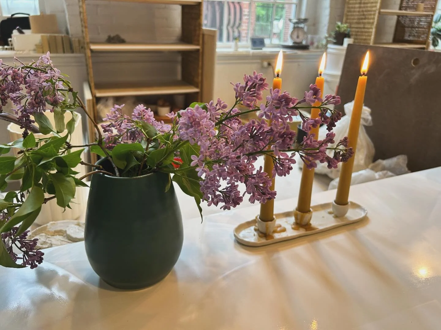 Studio scenes this morning. Prepping a peaceful space to work in today. ✨