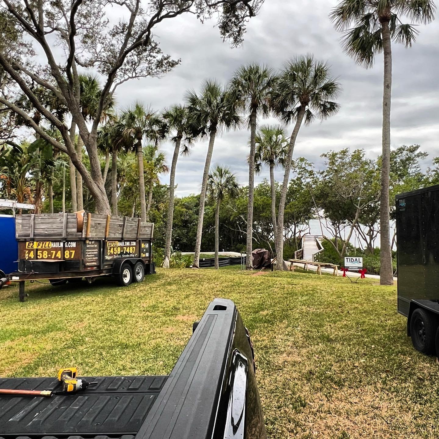 Merry Christmas from #tidaltownusa  @tidalbuildersinc is proud to officially add docks constructed of @azekbuildingproducts to our repitroire.