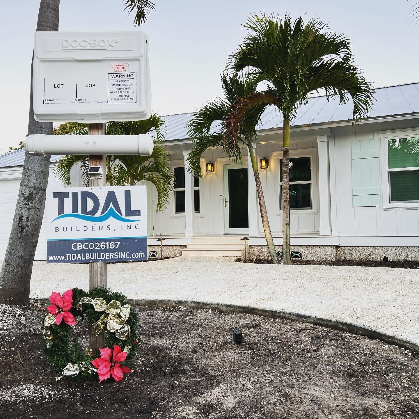 Happy Holiday from oh-so-cozy #tidaltownusa @tidalbuildersinc thanks to @aldos.concrete @strategicroofing syndicated and everyone else involved!