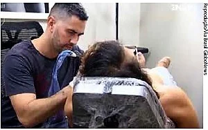 Tatuador cria projeto gratuito para mulheres com mastectomia