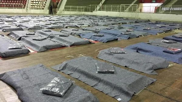 Inter abre ginásio para moradores de rua fugirem do frio