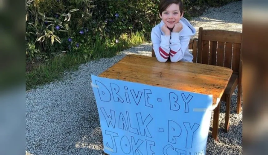  ‘Drive thru’ para alegrar a vizinhança 