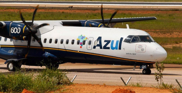 Piloto interrompe decolagem para buscar senhora que perdeu o voo e iria visitar mãe na UTI