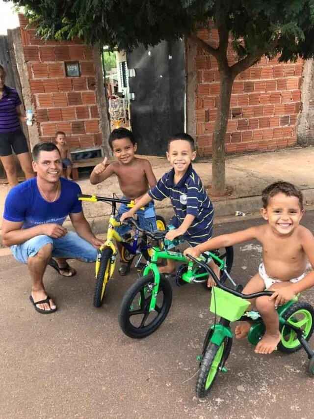 Sargento restaura e doa bicicletas para crianças 