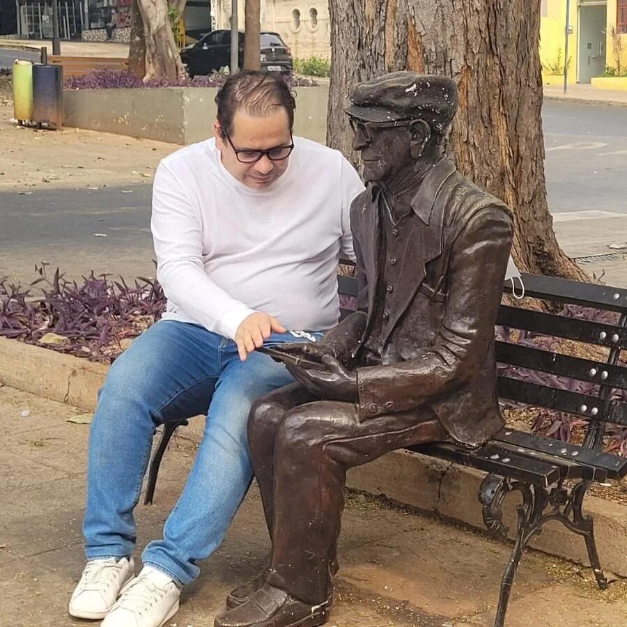 Vêm aí documentário e série sobre Chico Xavier