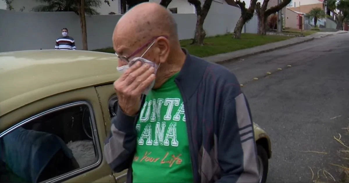 Professor aposentado vende fusca, mas o recebe de volta