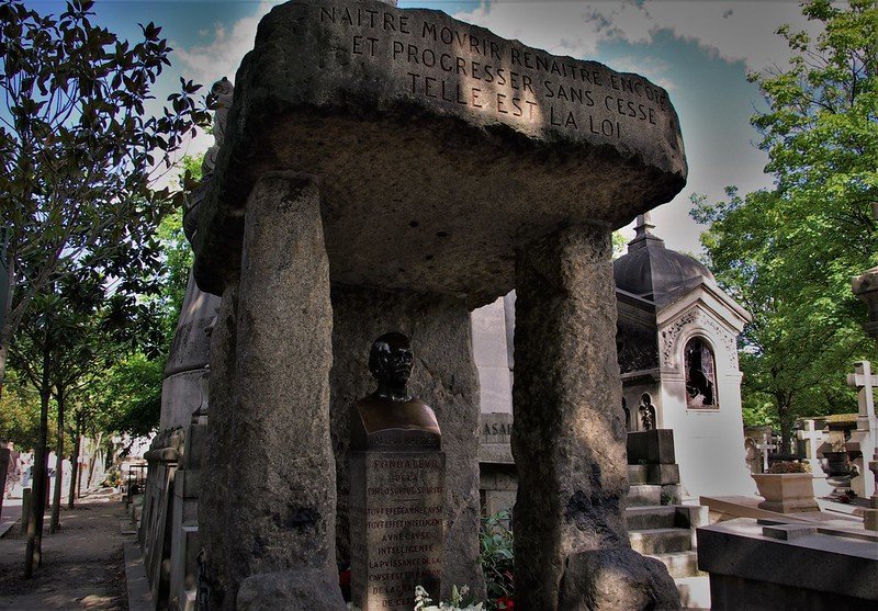 Atentado ao túmulo de Allan Kardec