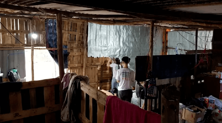Projeto de estudantes da USP utiliza caixas de leite para revestir moradias