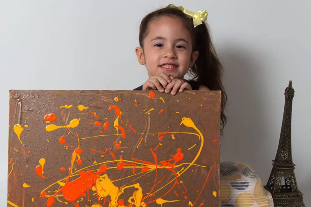 Artista mirim brasileira vai ter obras expostas no Louvre, em Paris