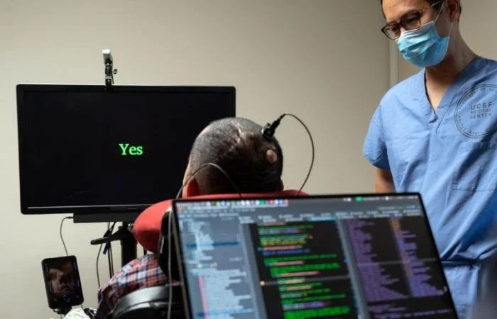 Implante faz paciente voltar a falar 16 anos depois