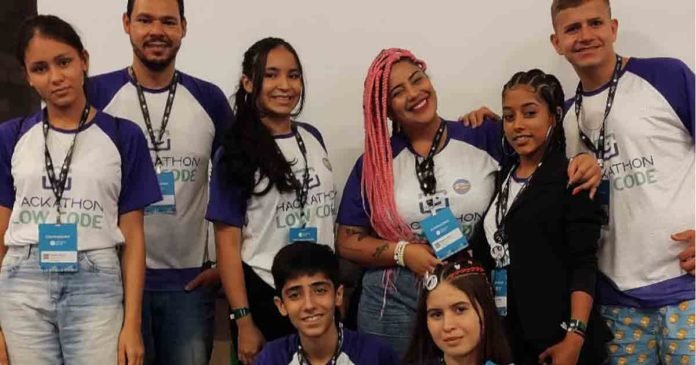 Alunos de escola pública vencem concurso de robótica com projeto de saúde mental