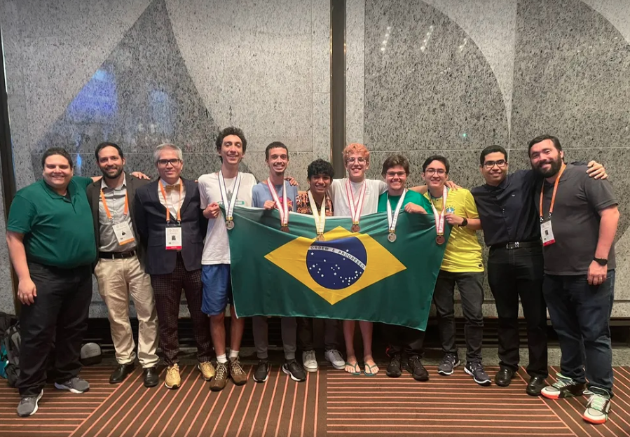 Brasileiros levam ouro, prata e bronze na maior olimpíada de matemática do mundo
