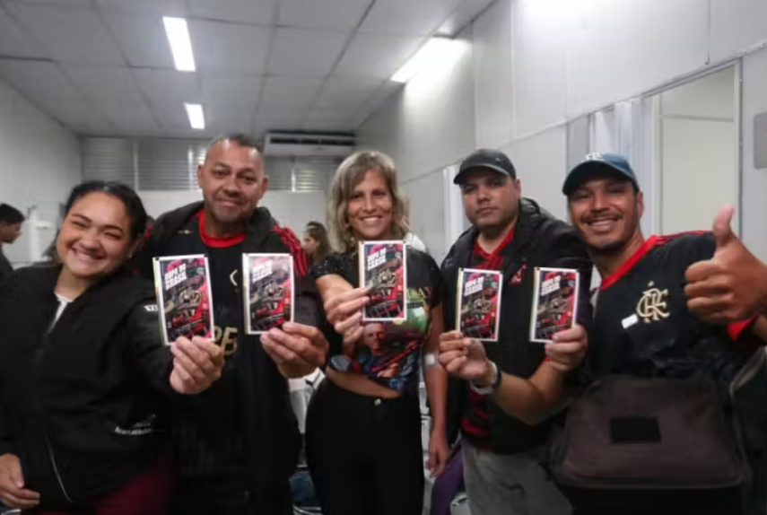 Torcedores do Flamengo trocam ingresso por doação de sangue e batem recorde