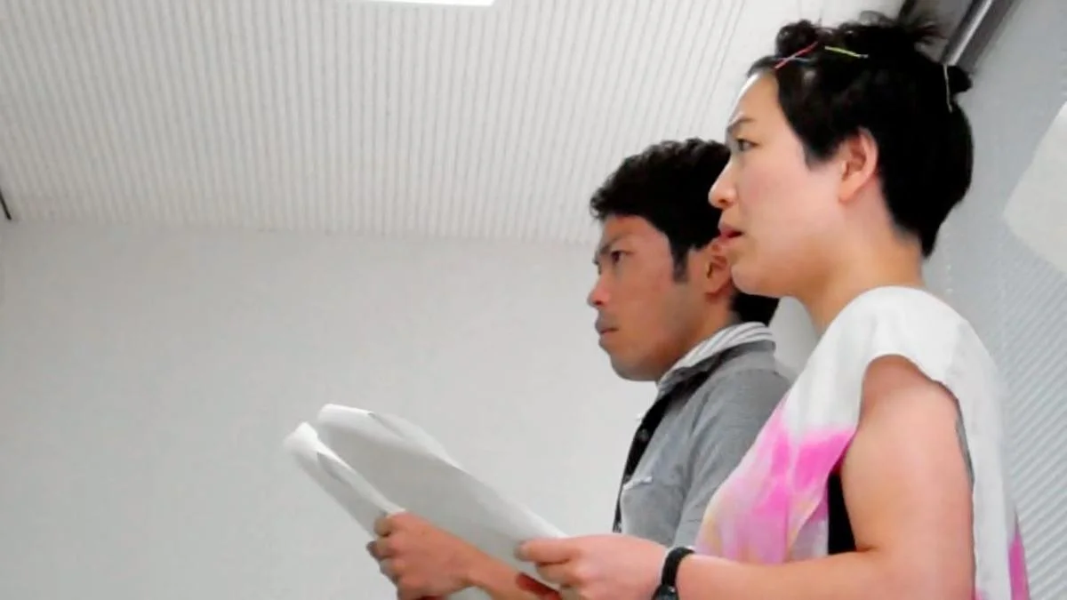 Reading Izumi Ashizawa's 'Who is behind me?' (Copy)