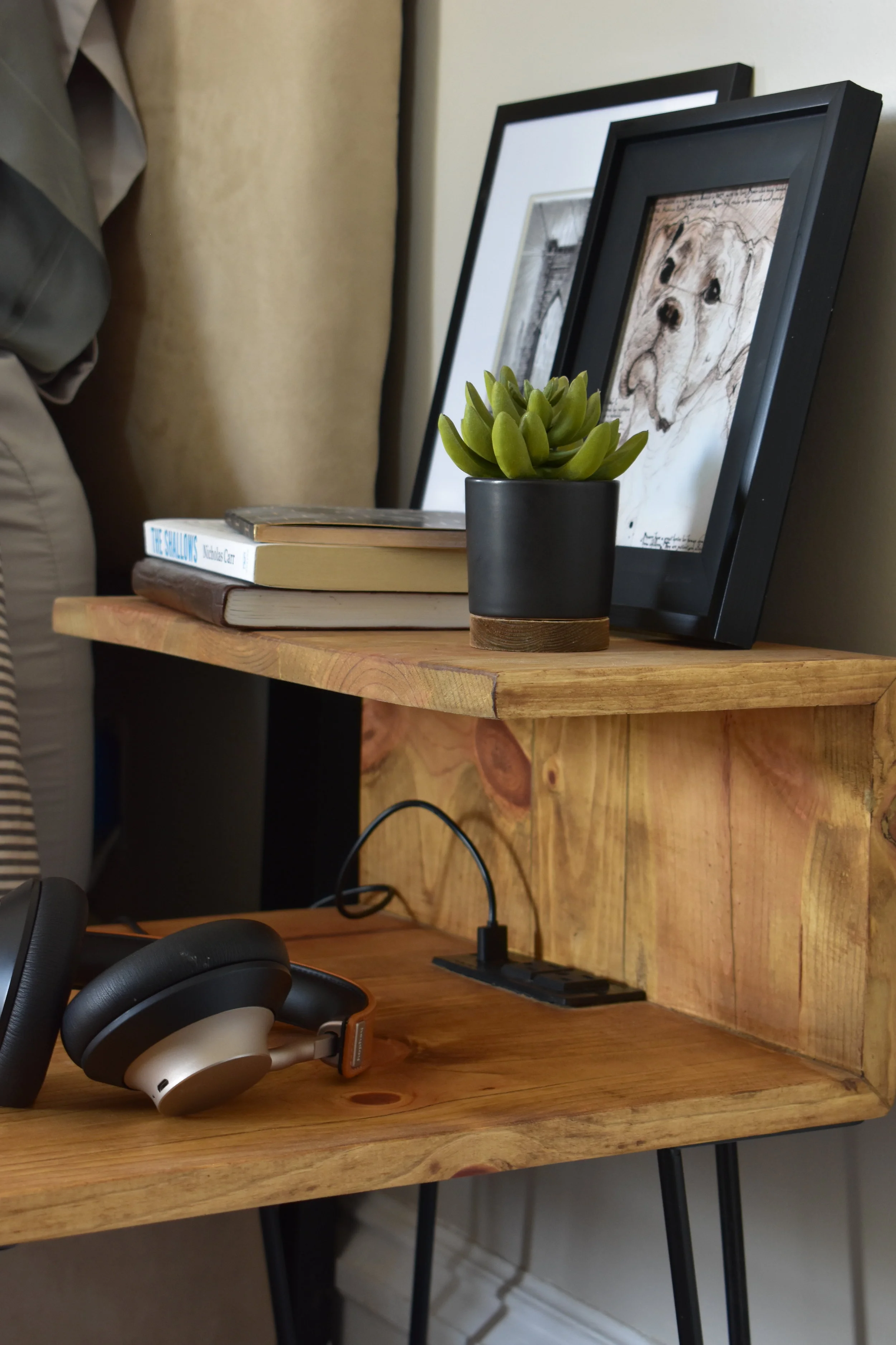 Mid Century Mod Endtable