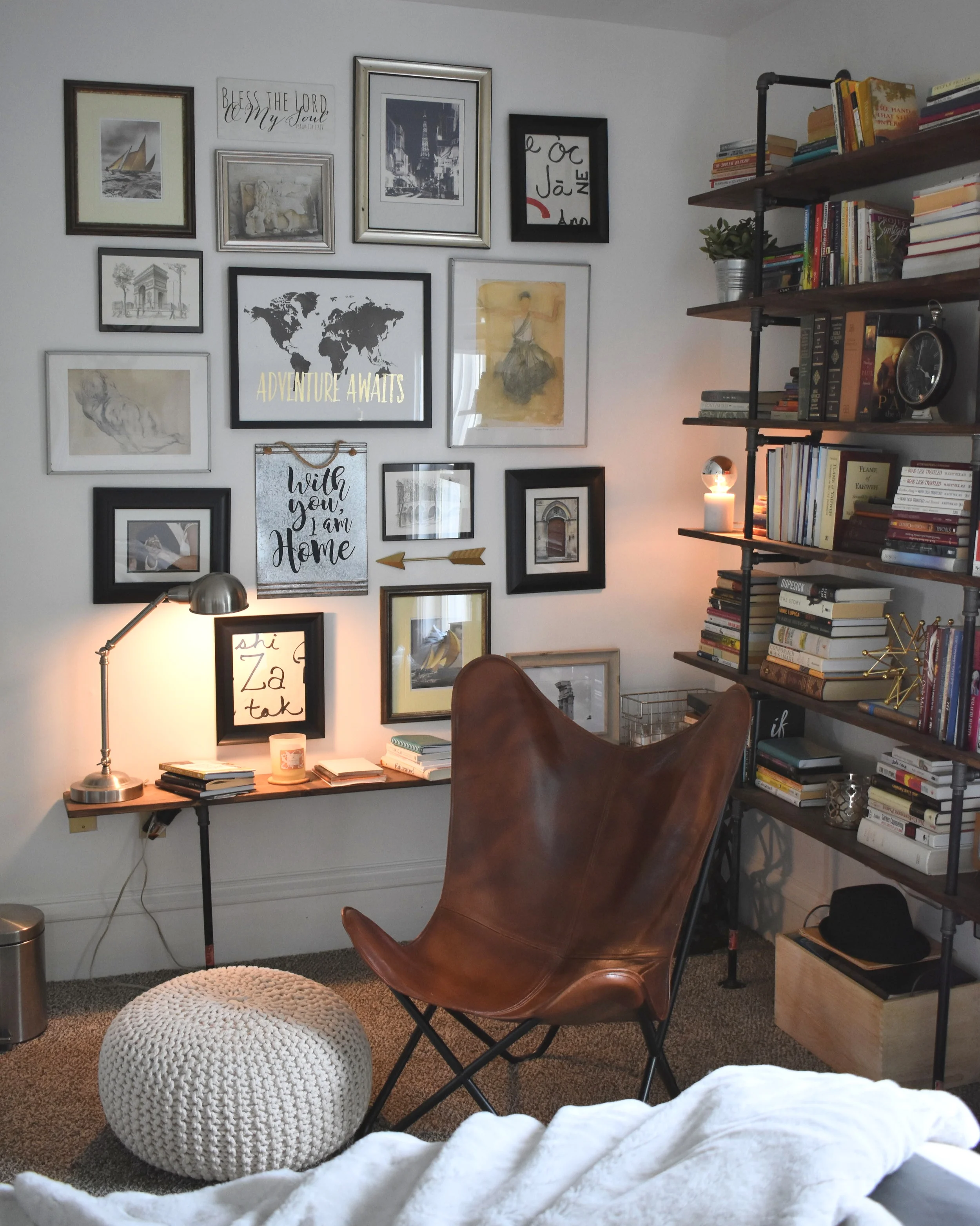 Beroom with a Library