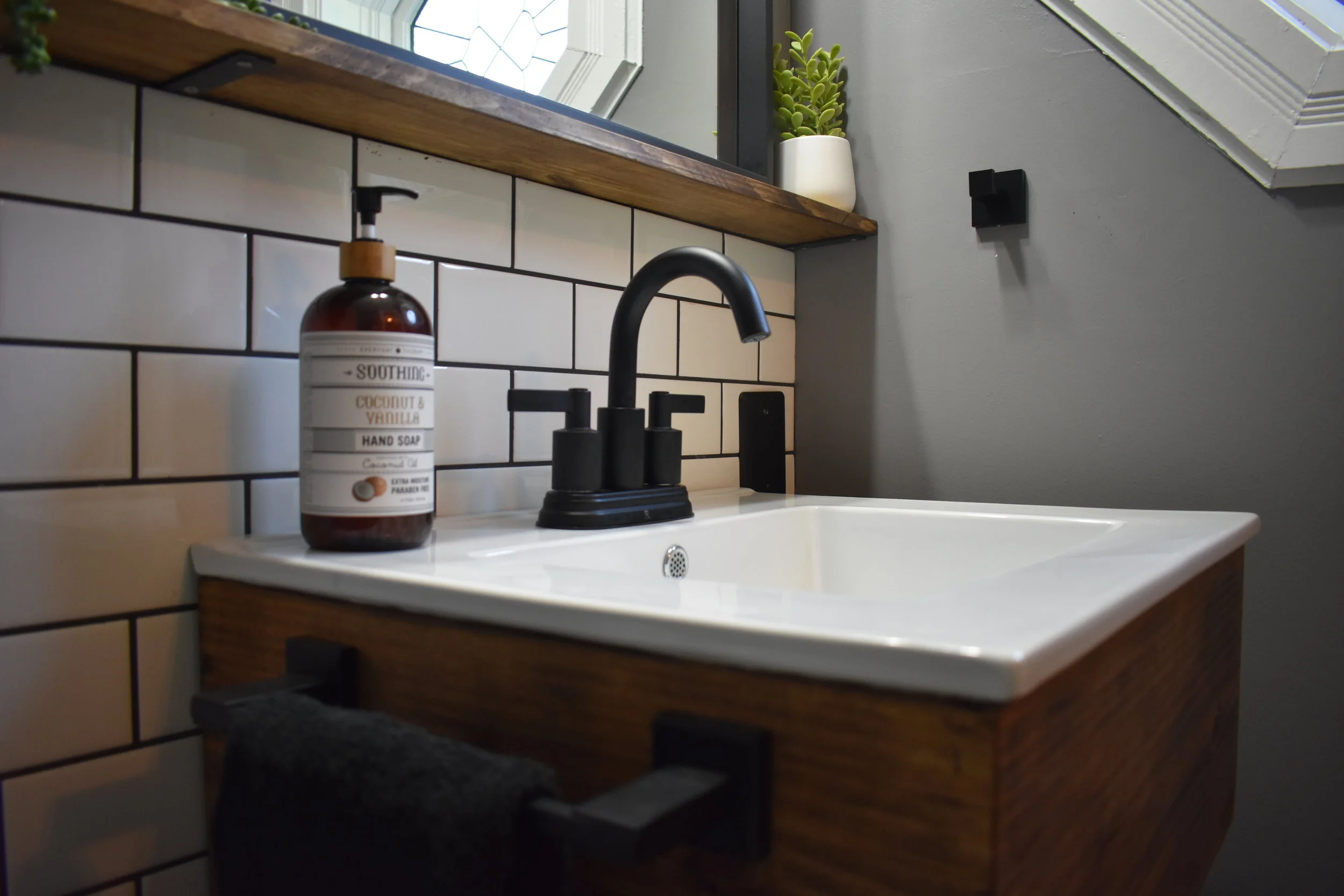 Small Bathroom Big Style 