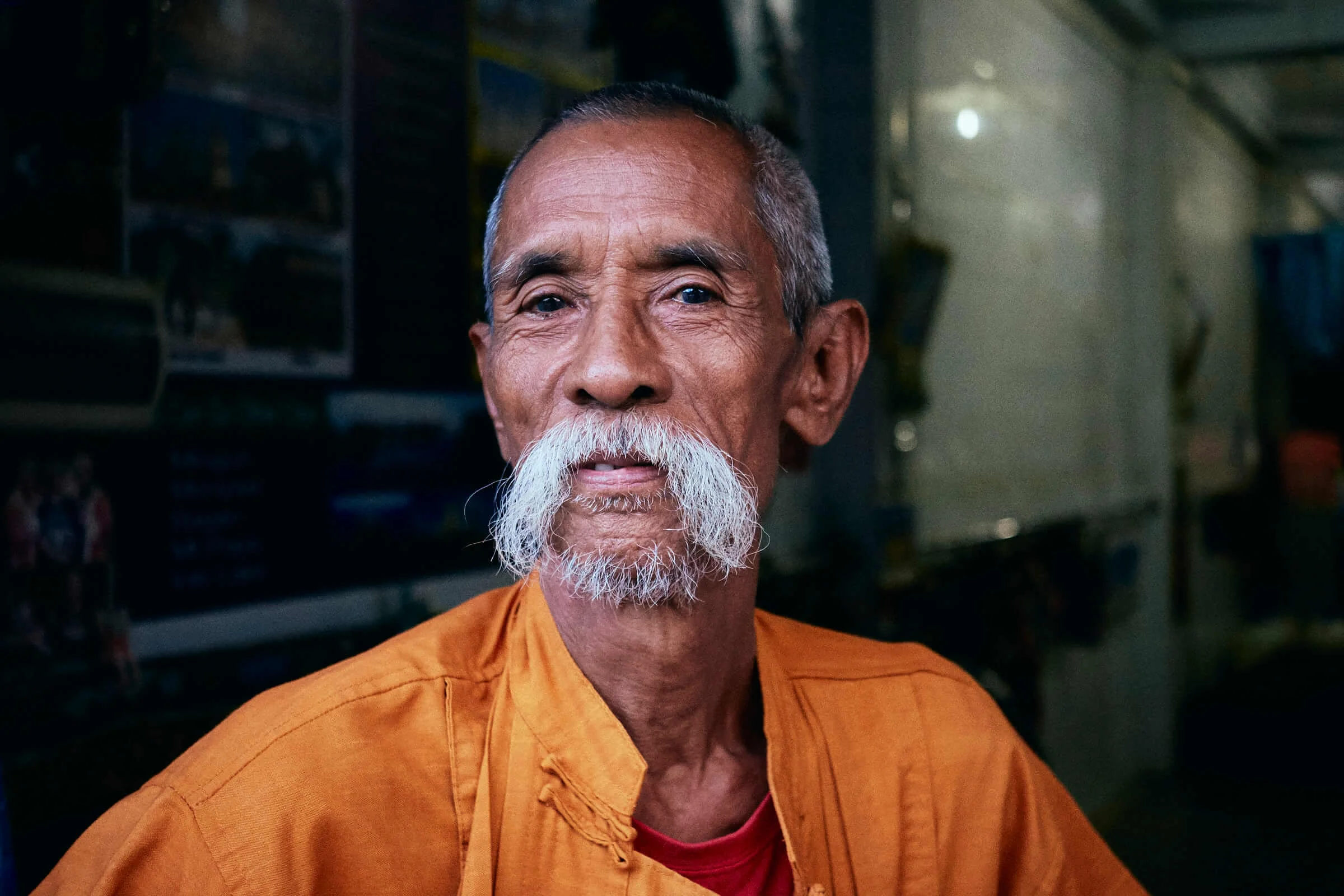 Streetportrait von Lu Maw der Moustache Brothers in Mandalay