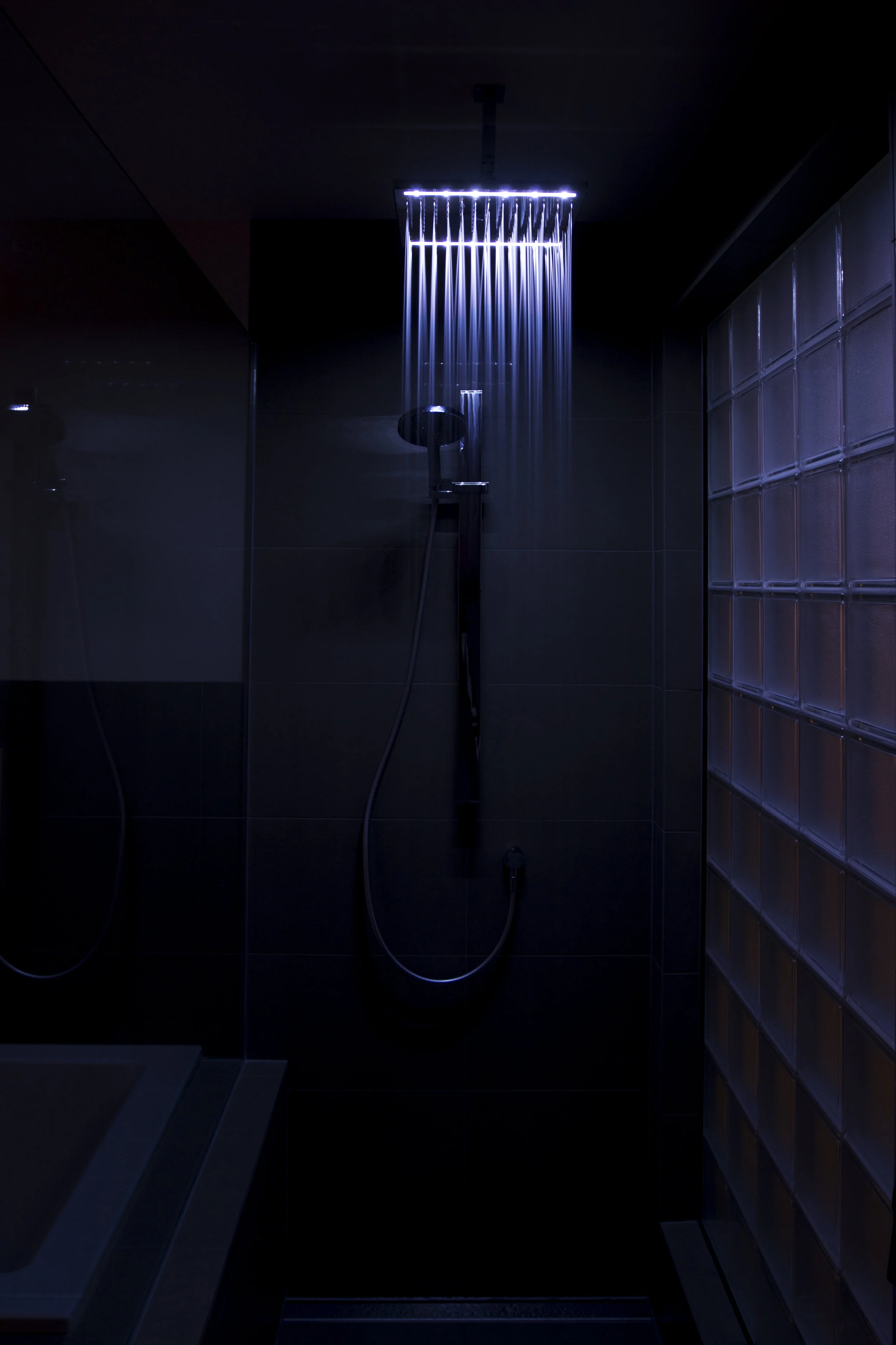 Bathroom003.jpg