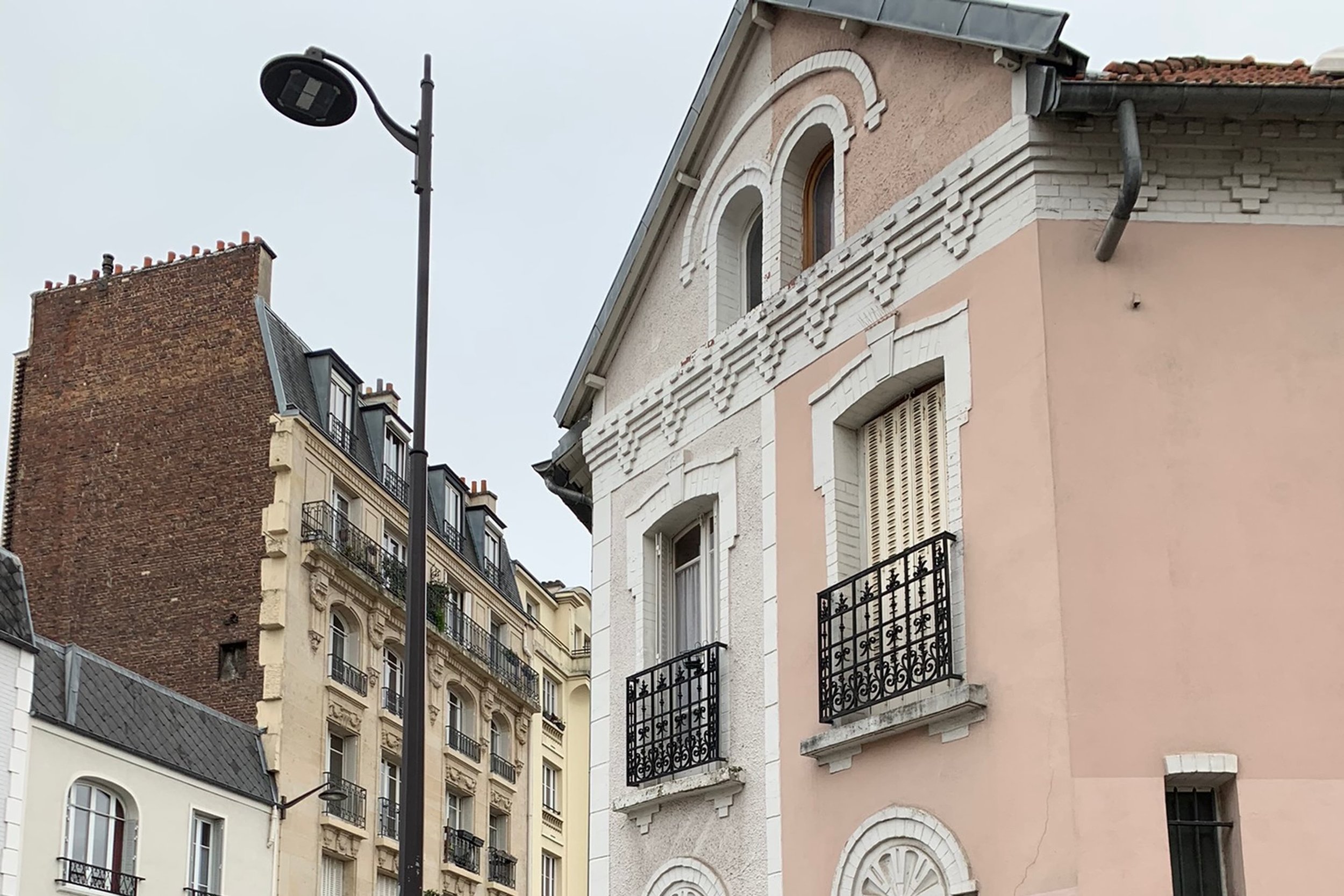 pink house in paris