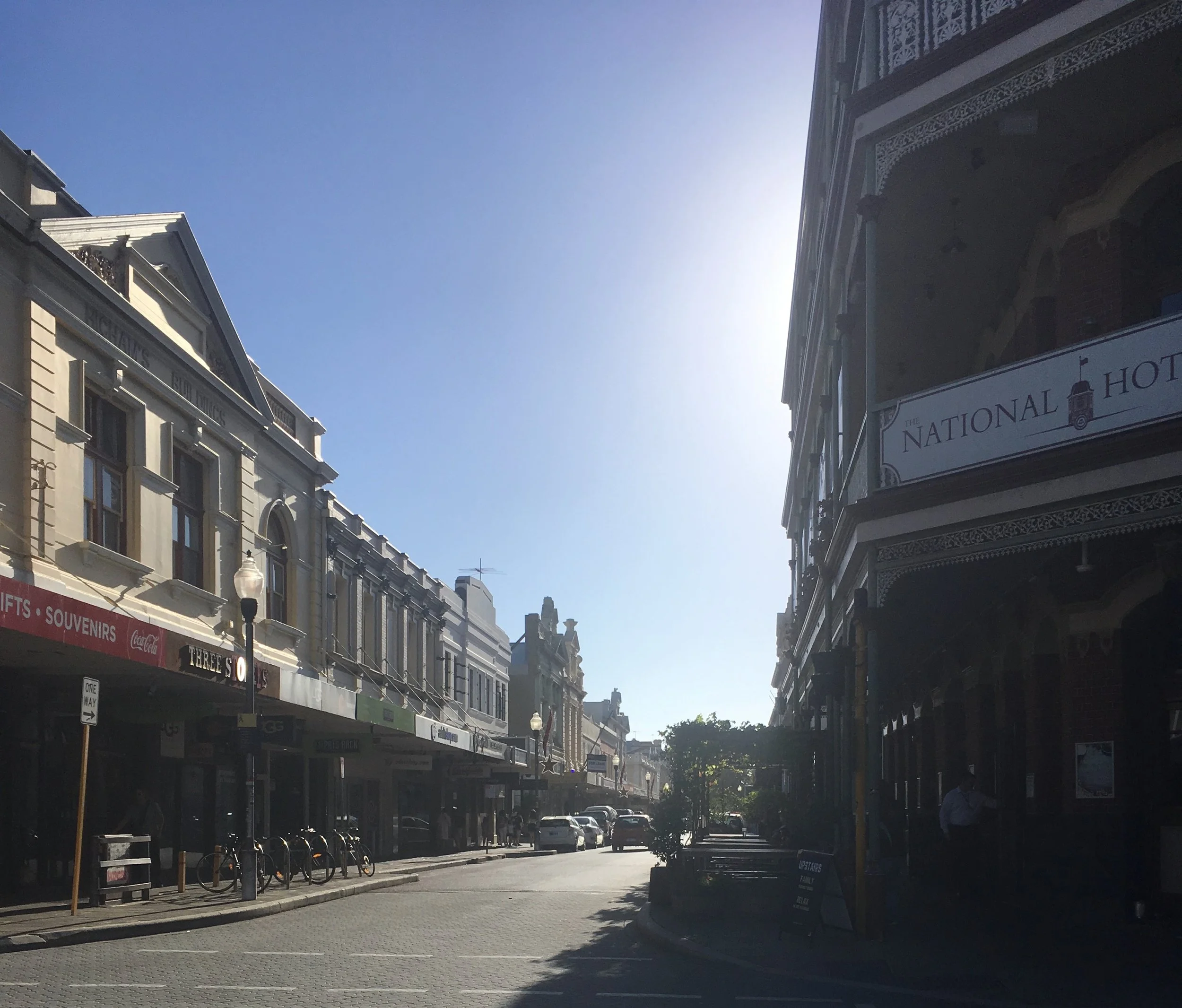 walking around fremantle market in perth during summer