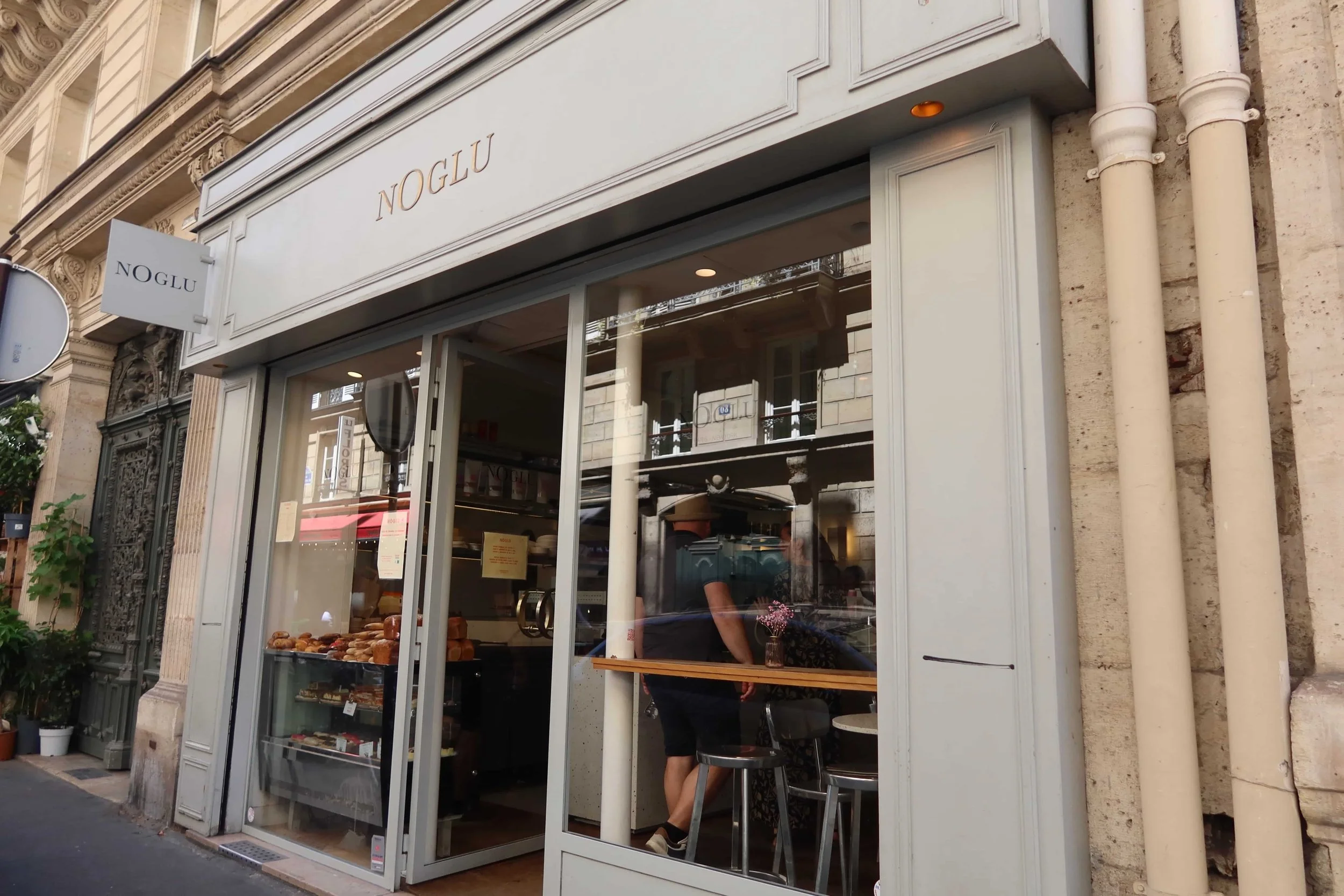 noglu outside grey facade paris coffee shop