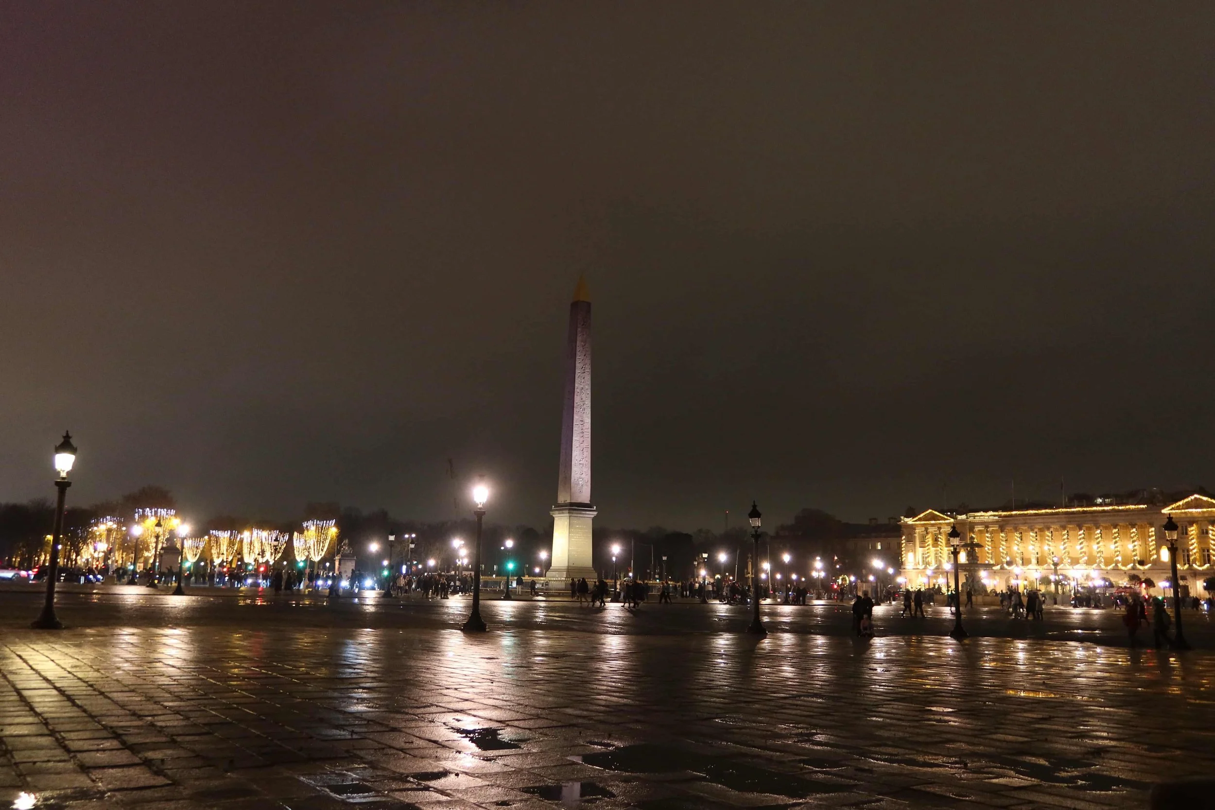 place de la concorde champ elysee lights golden