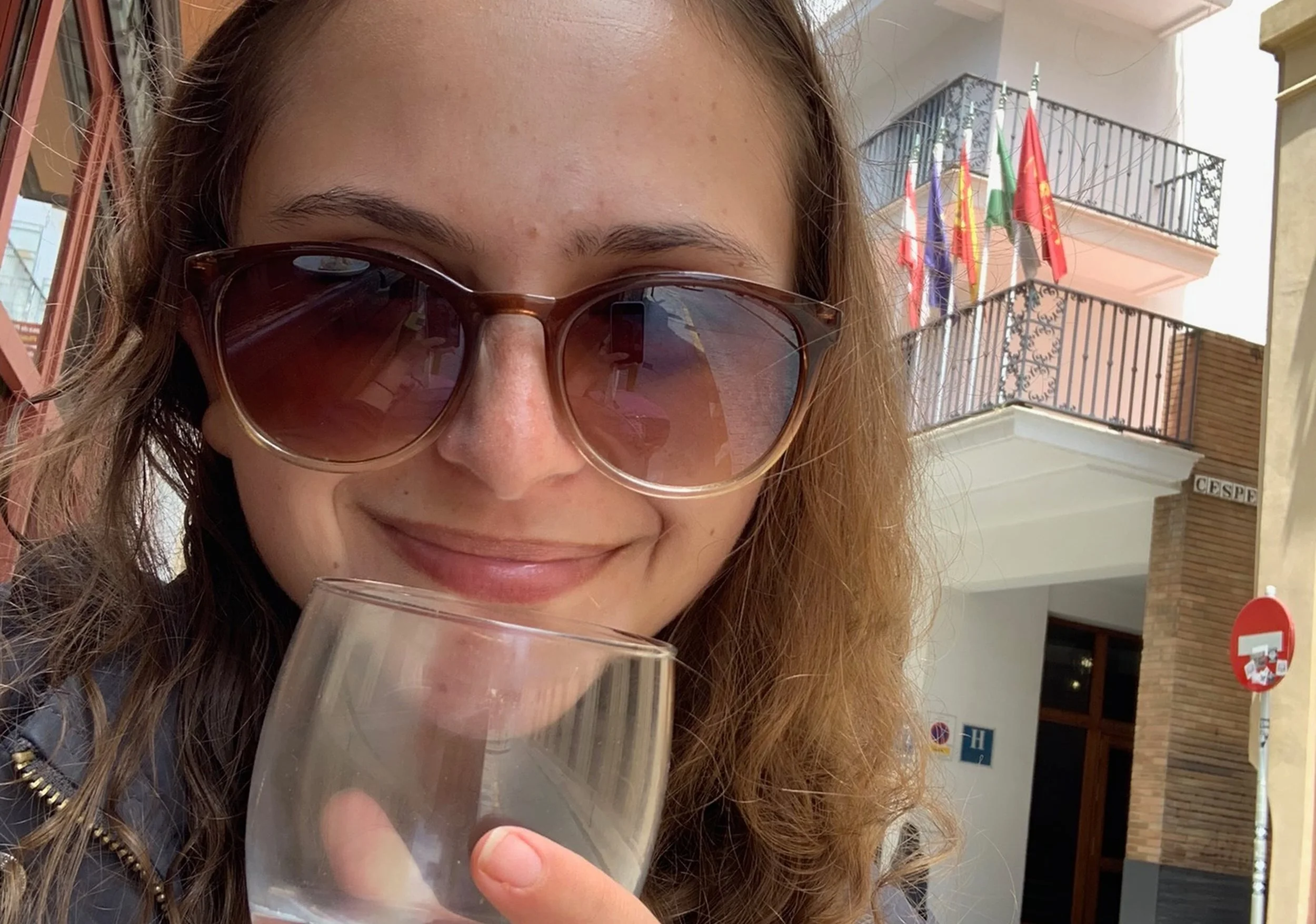 selfie holding while glass wearing sunglasses