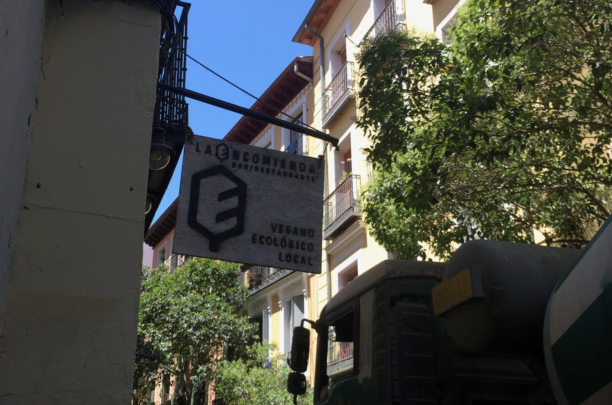 outside la encomienda vegan tapas madrid