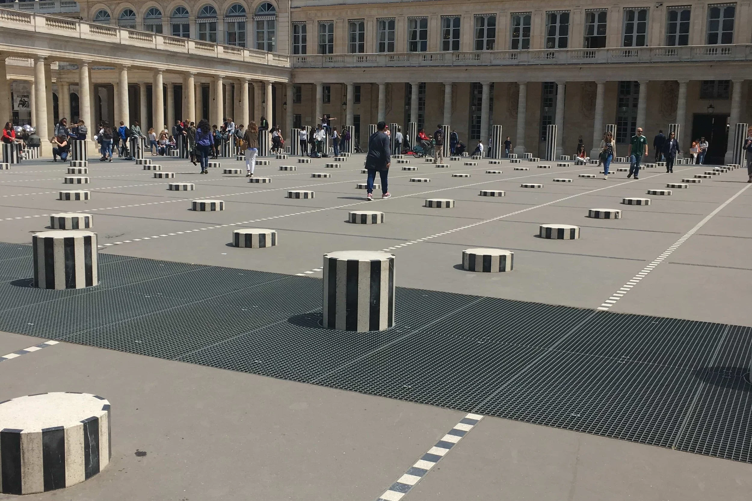 black and white stools in paris pavillion