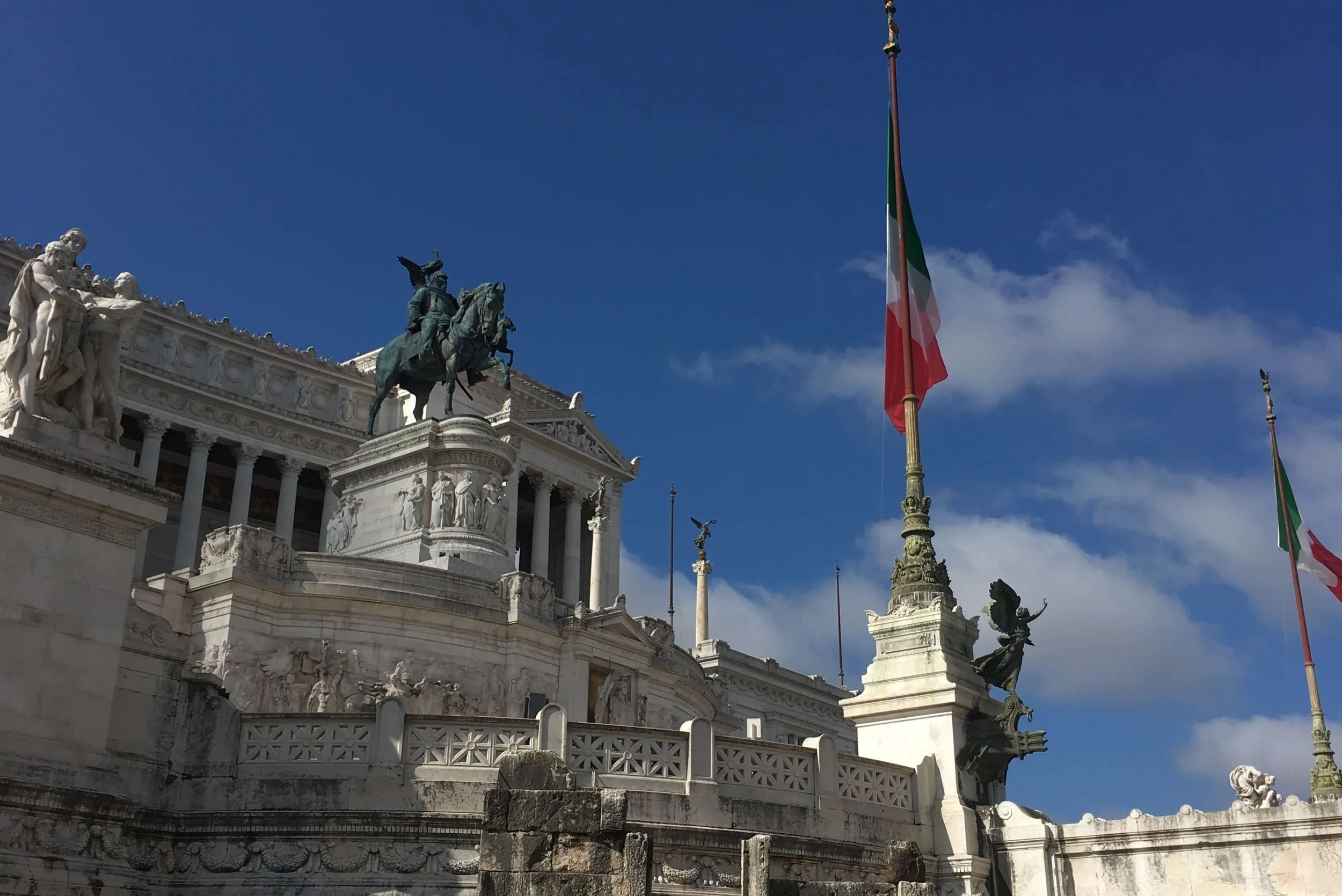 horse statue and italian flag