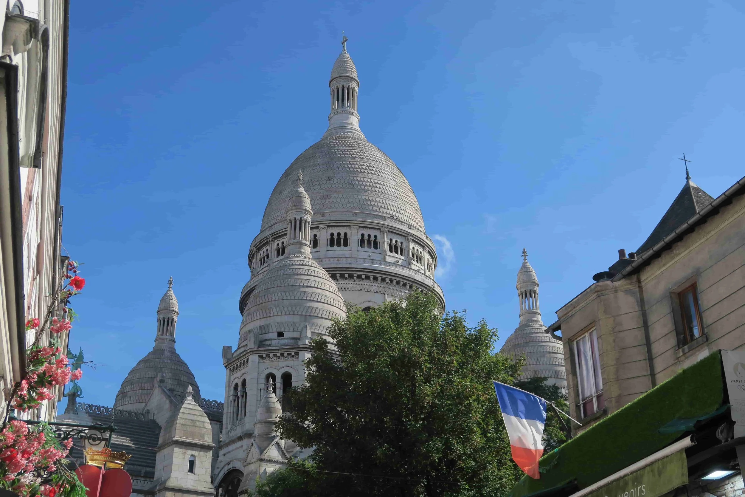 Sacré-Cœur  with french flag