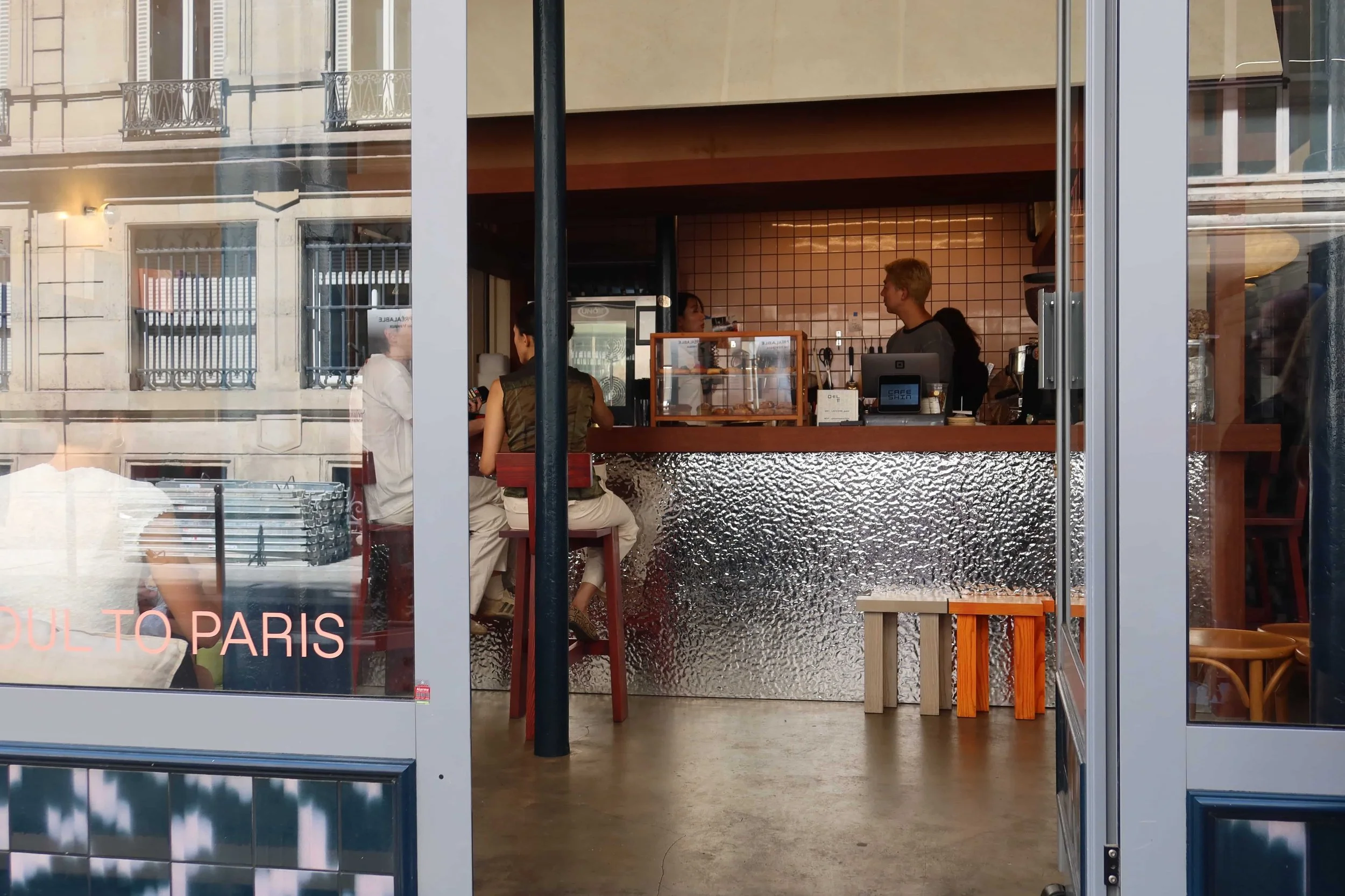 inside shin coffee shop paris
