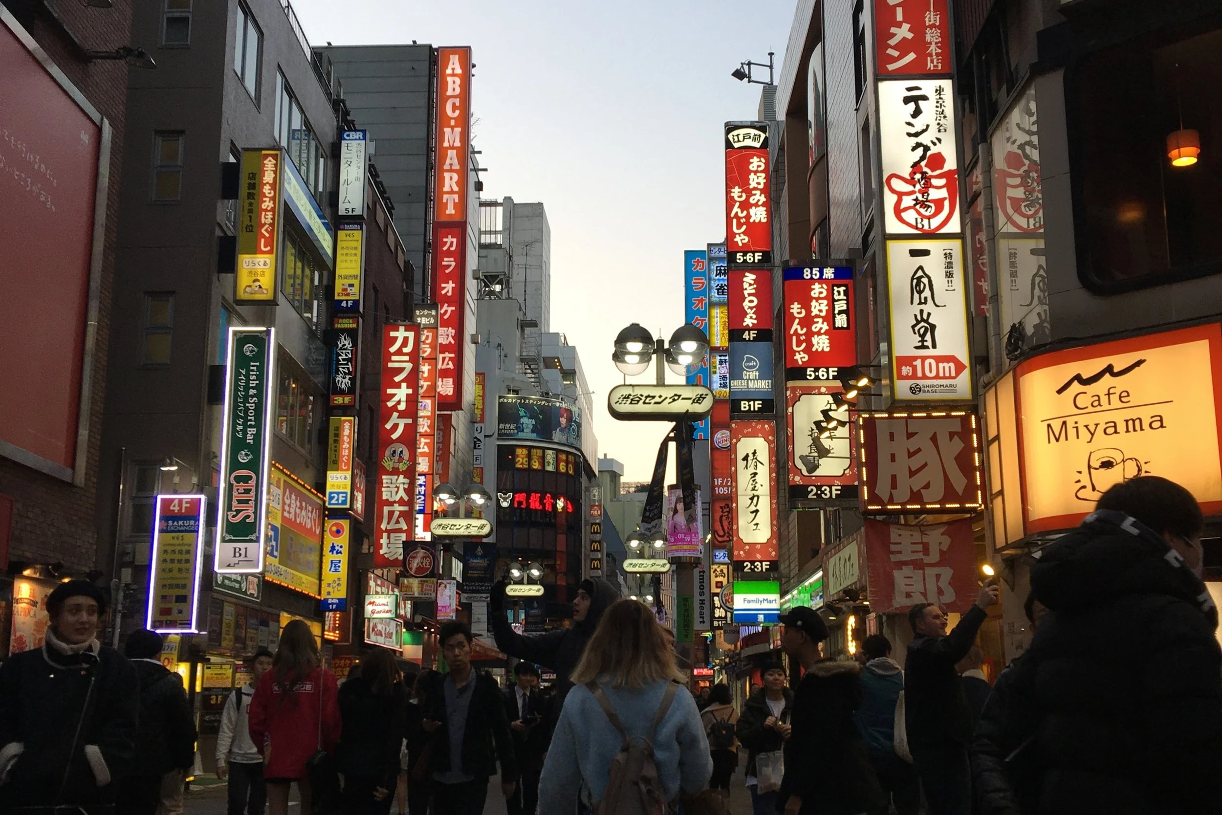 shibuya crossing sunset tokyo