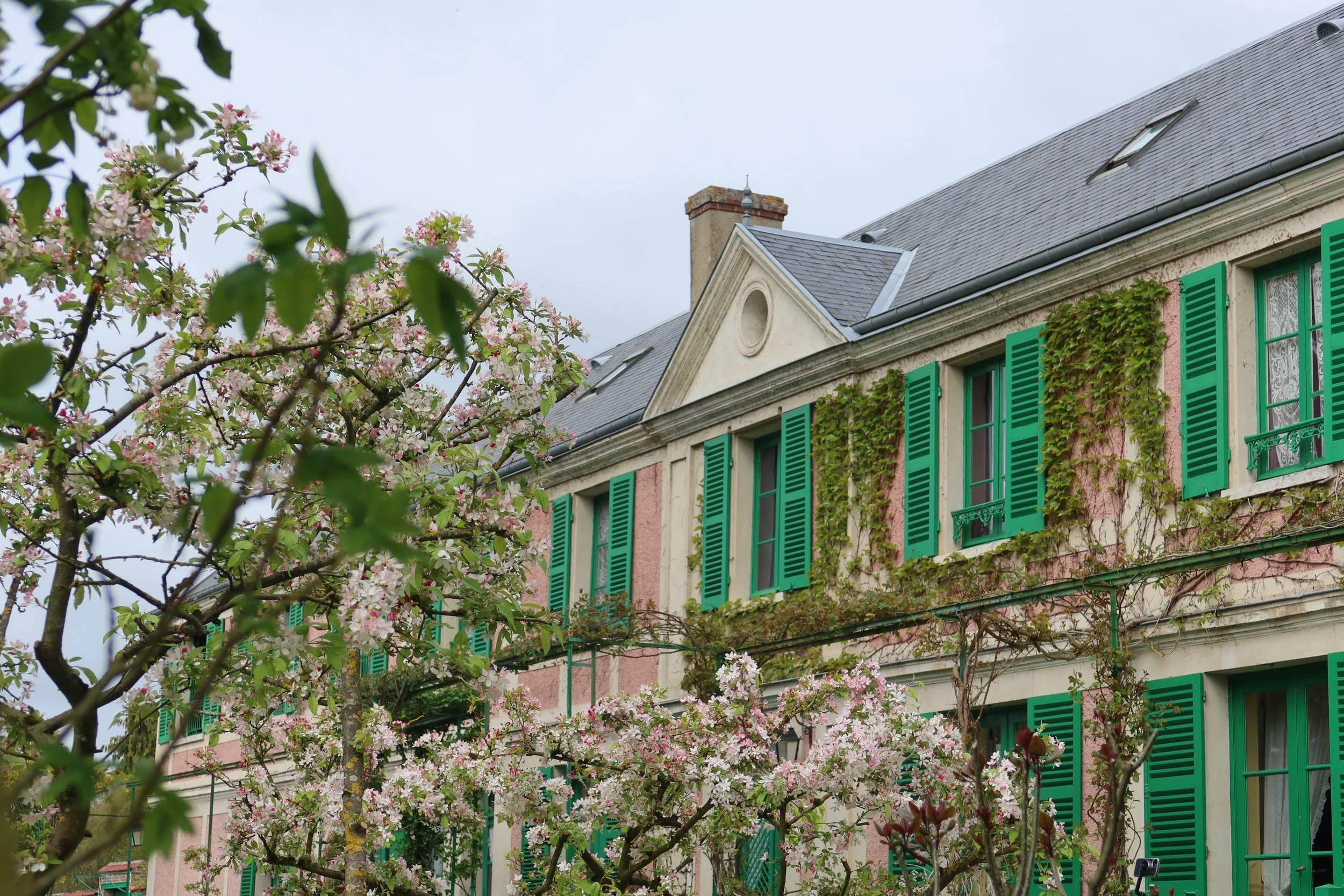 monet's house pink outside