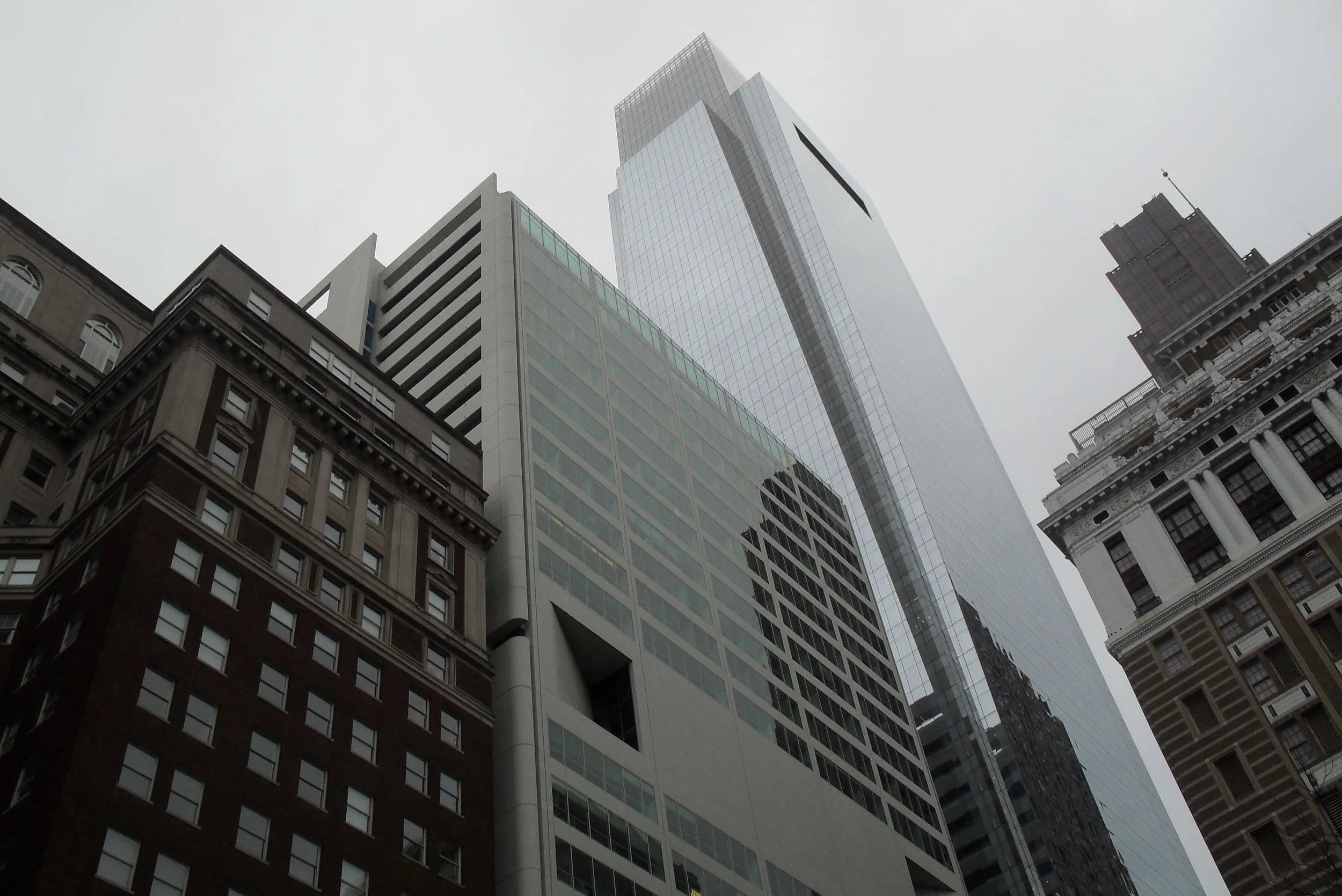 unique buildings in philly tall silver skyscraper