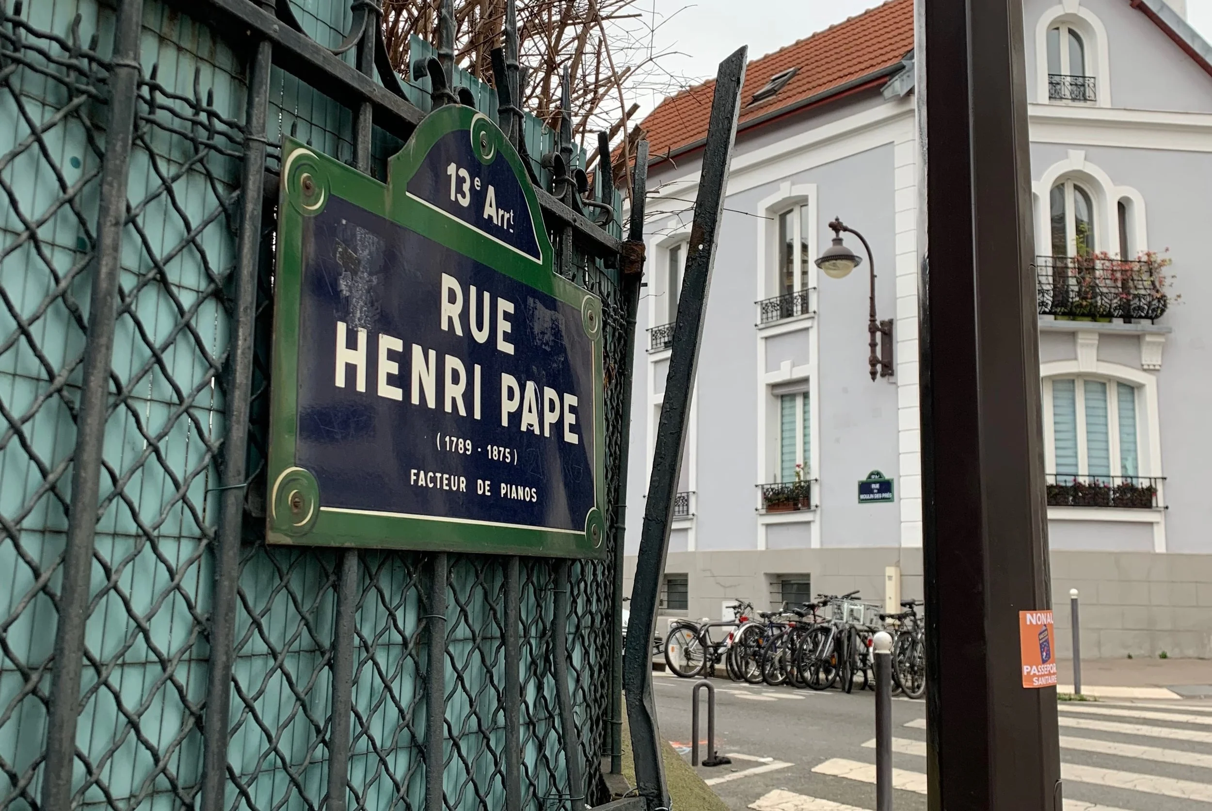 rue henri pape paris blue building