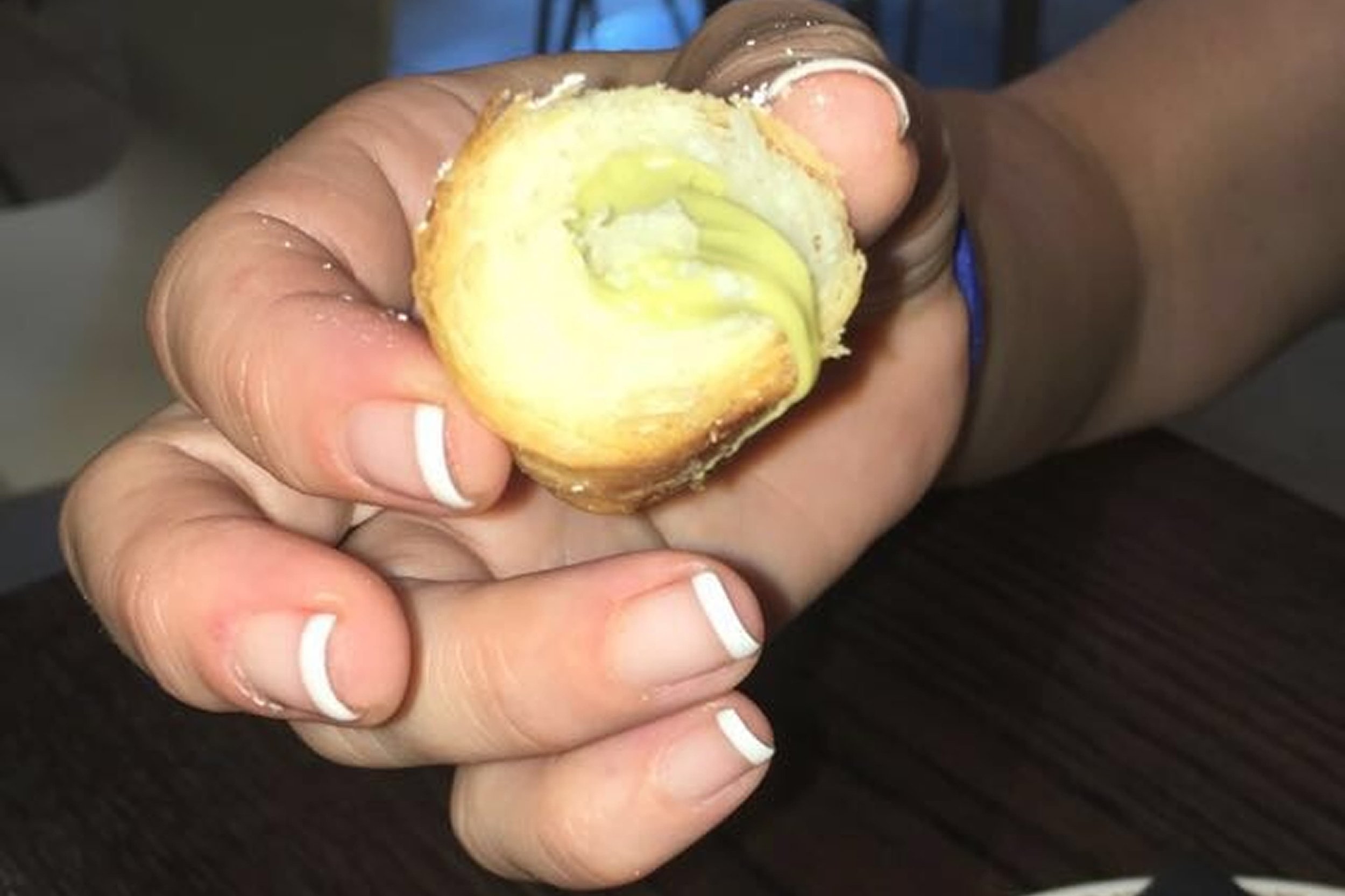 cream in middle of cannoli