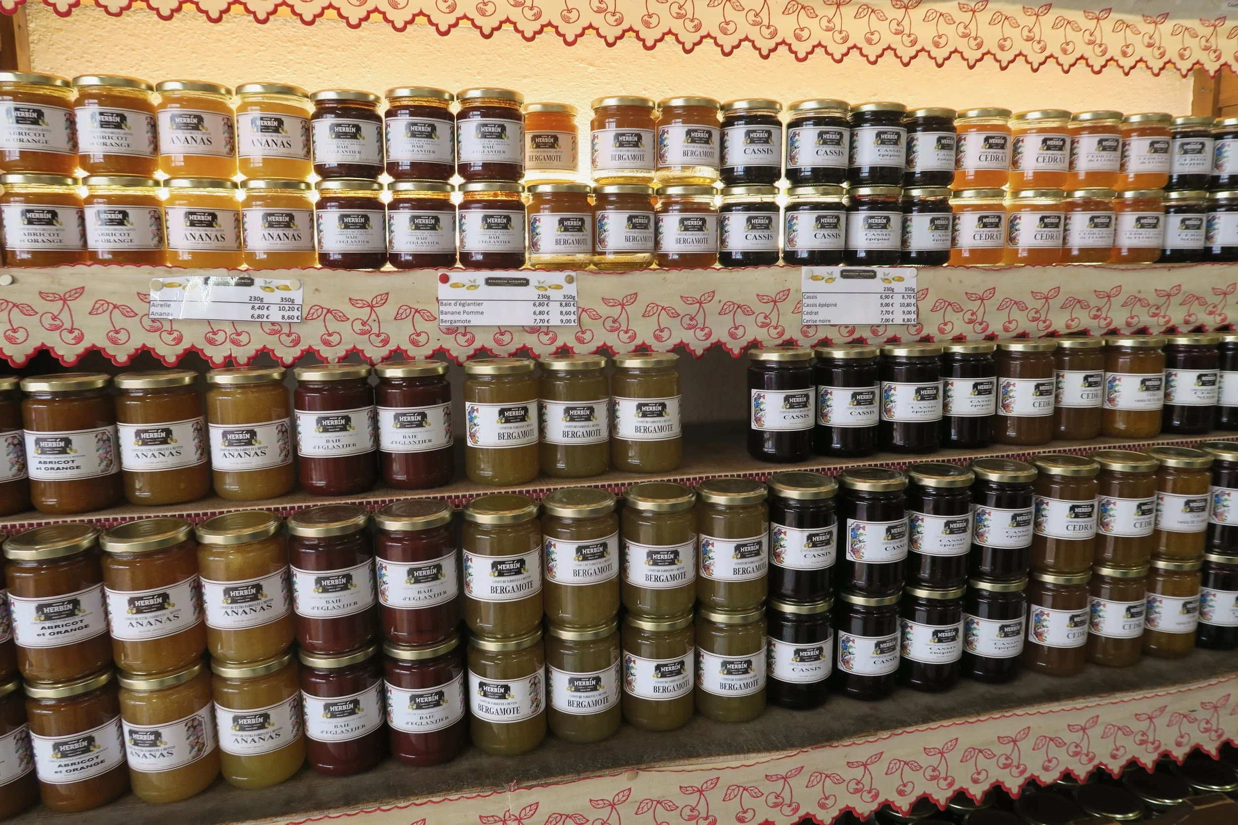 jam shelf in menton