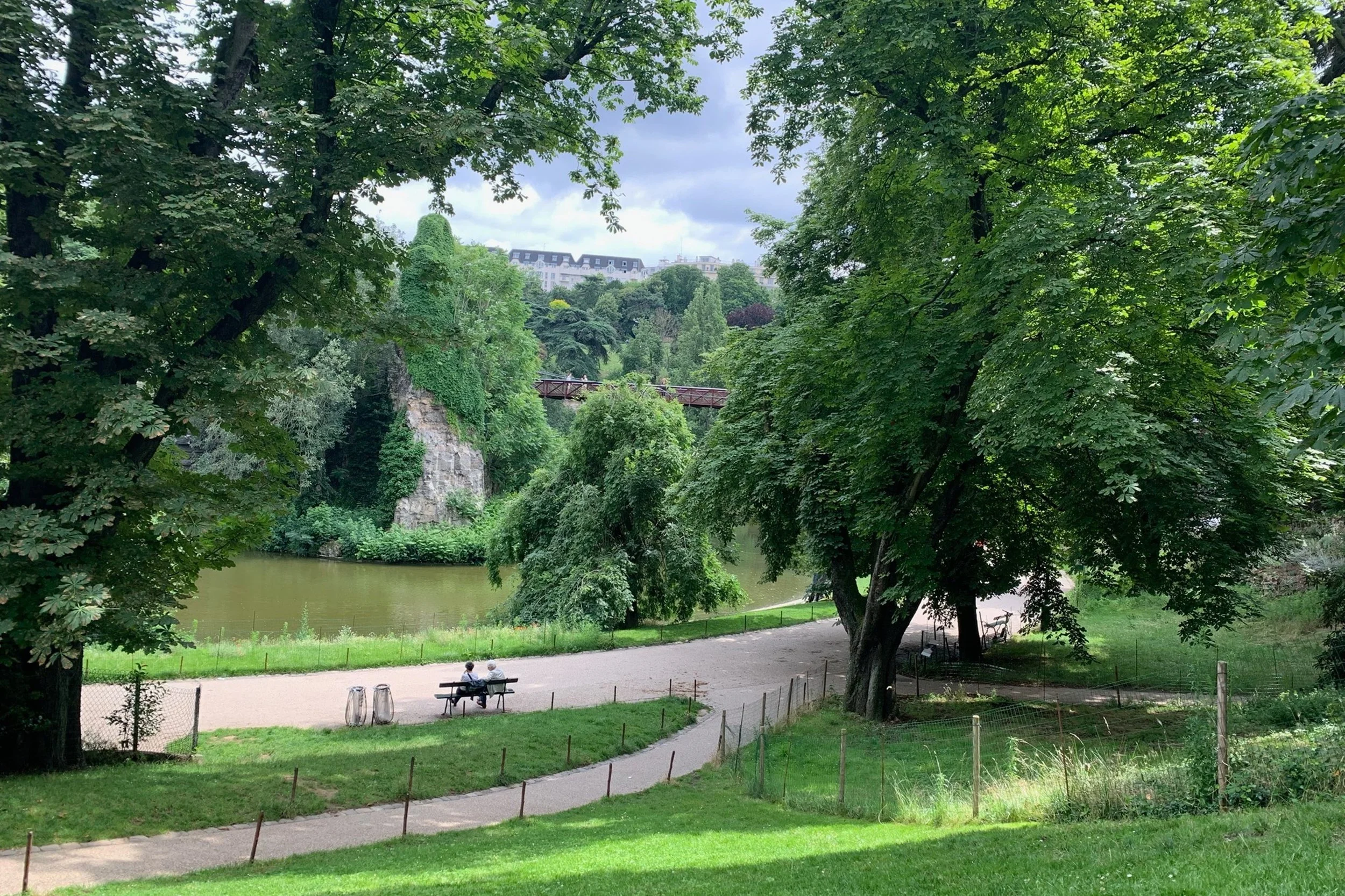 parc buttes chaumont paris green summer