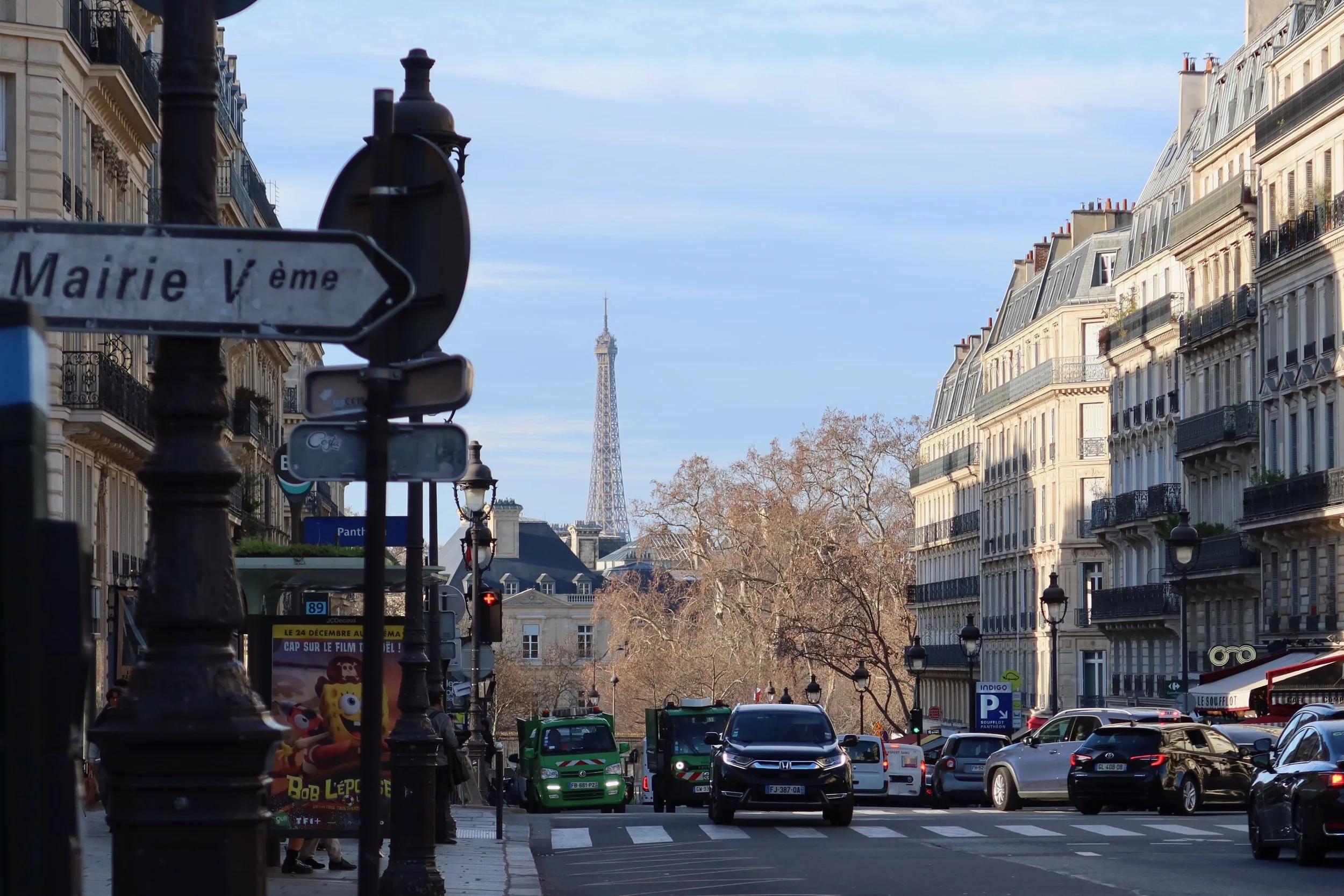 5th arr paris street busy with cars and eiffel tower view